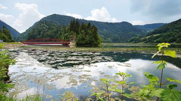 Naturpark Doubs, Biaufond am gestauten Doubs, Grenze Frankreich/Schweiz © Switzerland Tourism - BAFU  By-Line: swiss-image.ch/Gerry Nitsch Switzerland Tourism - BAFU  By-Line: swiss-image.ch/Gerry Nitsch