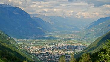 Blick auf Martigny, Tour du Mont Blanc © Eurotrek