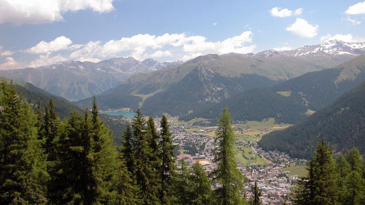 Mittelbünden-Panoramaweg, Blick auf Davos